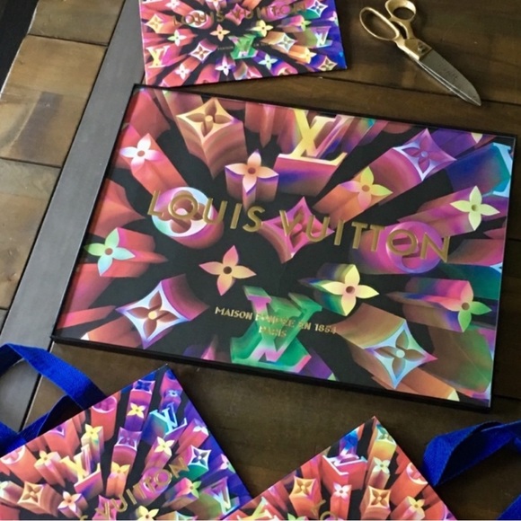 Custom framed wall art from authentic luxury brands 🖼️ 🛍️ - Picture 5 of 7